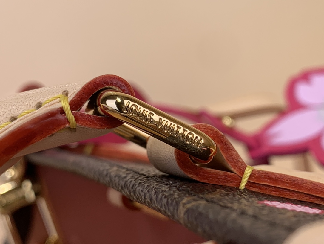 Lv X Tm Onthego Pm Cherry Blossom M13269