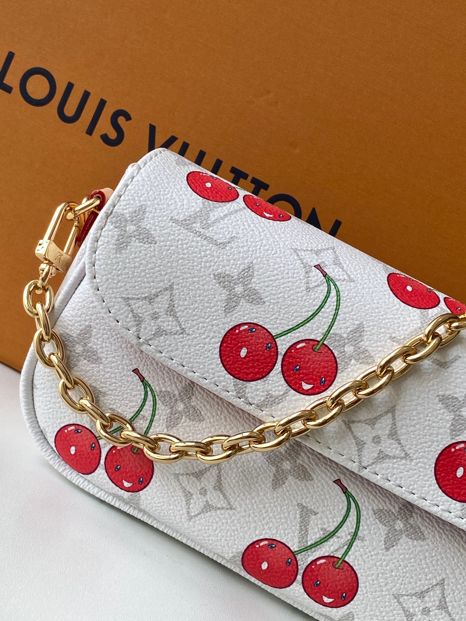 Lv X Tm Wallet On Chain Ivy Monogram Cherry White M14239