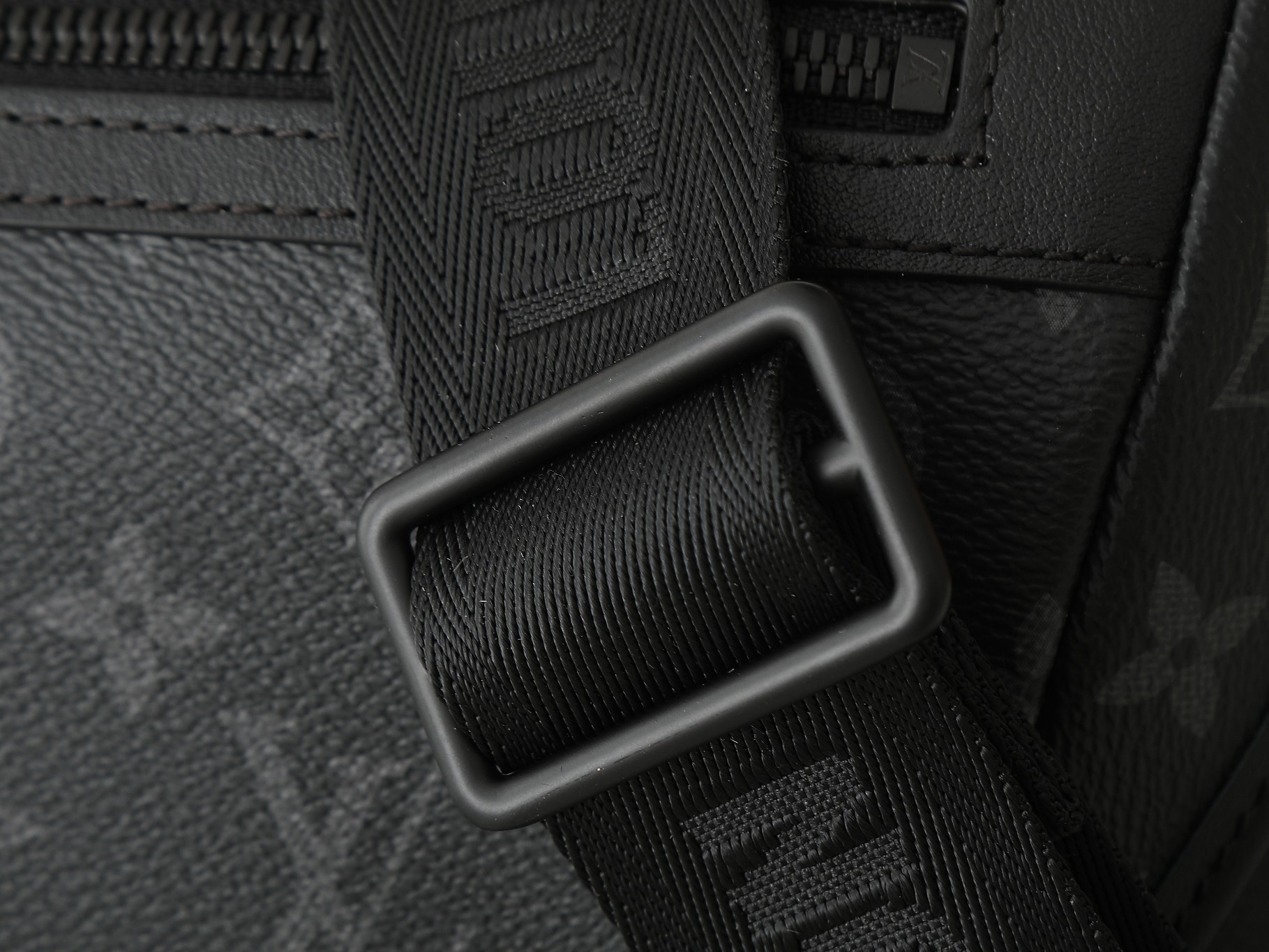 Messenger Voyager Pm Bag Black Monogram Eclips M12517