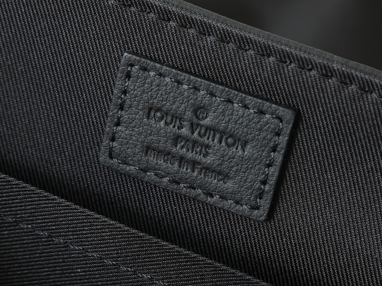 Messenger Voyager Pm Bag Black Monogram Shadow M25121