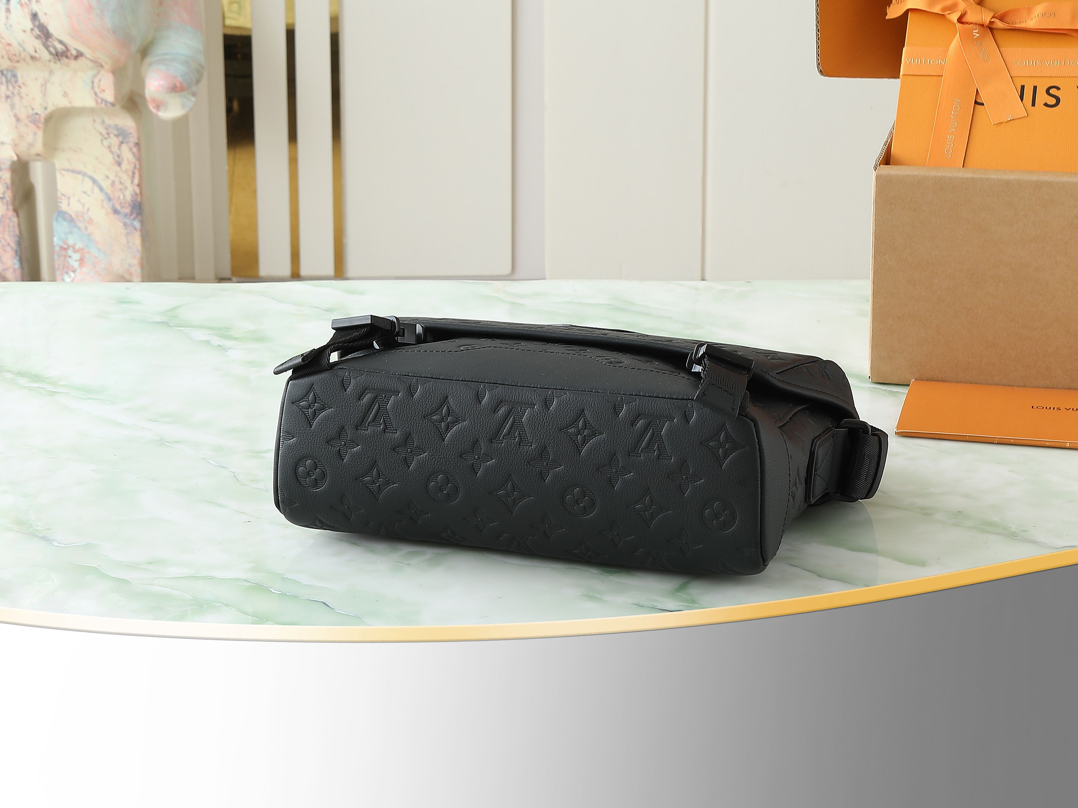 Messenger Voyager Pm Bag Black Monogram Shadow M25121