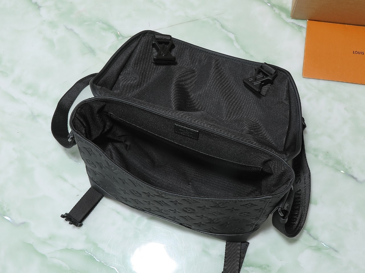 Messenger Voyager Pm Bag Black Monogram Shadow M25121