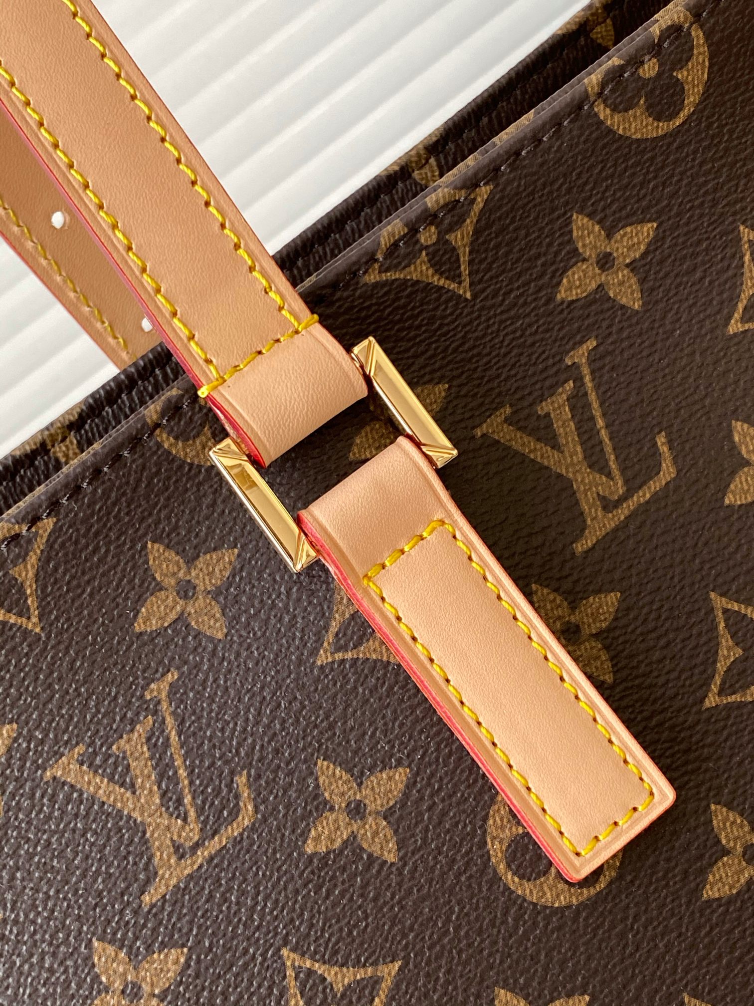 Mezzo Handbags Monogram M47134