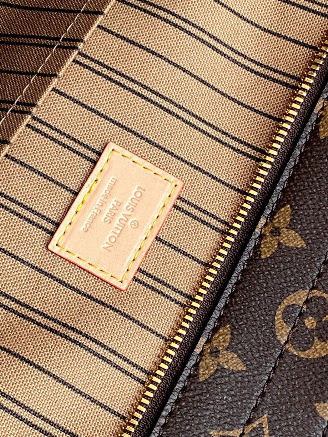 Mezzo Handbags Monogram M47134