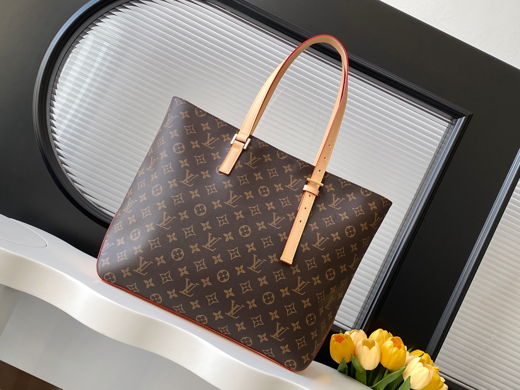 Mezzo Handbags Monogram M47134