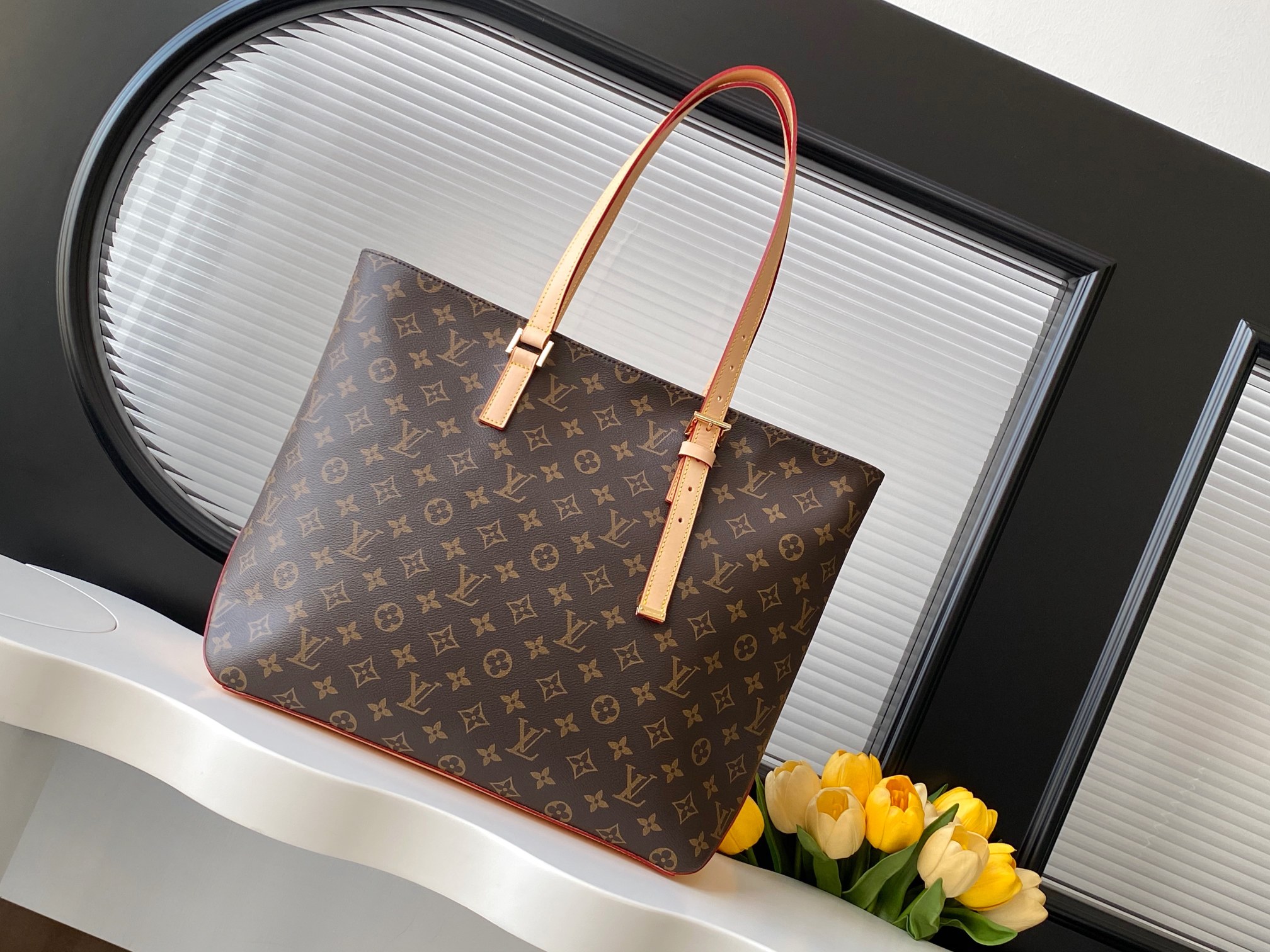 Mezzo Handbags Monogram M47134