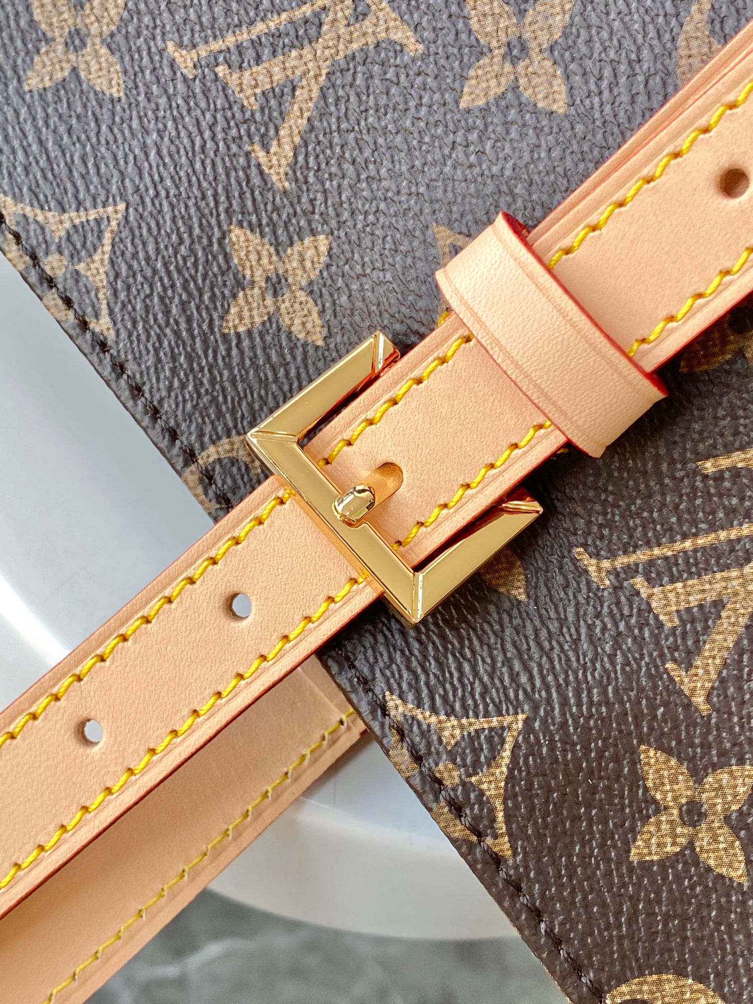 Mezzo Handbags Monogram M47134