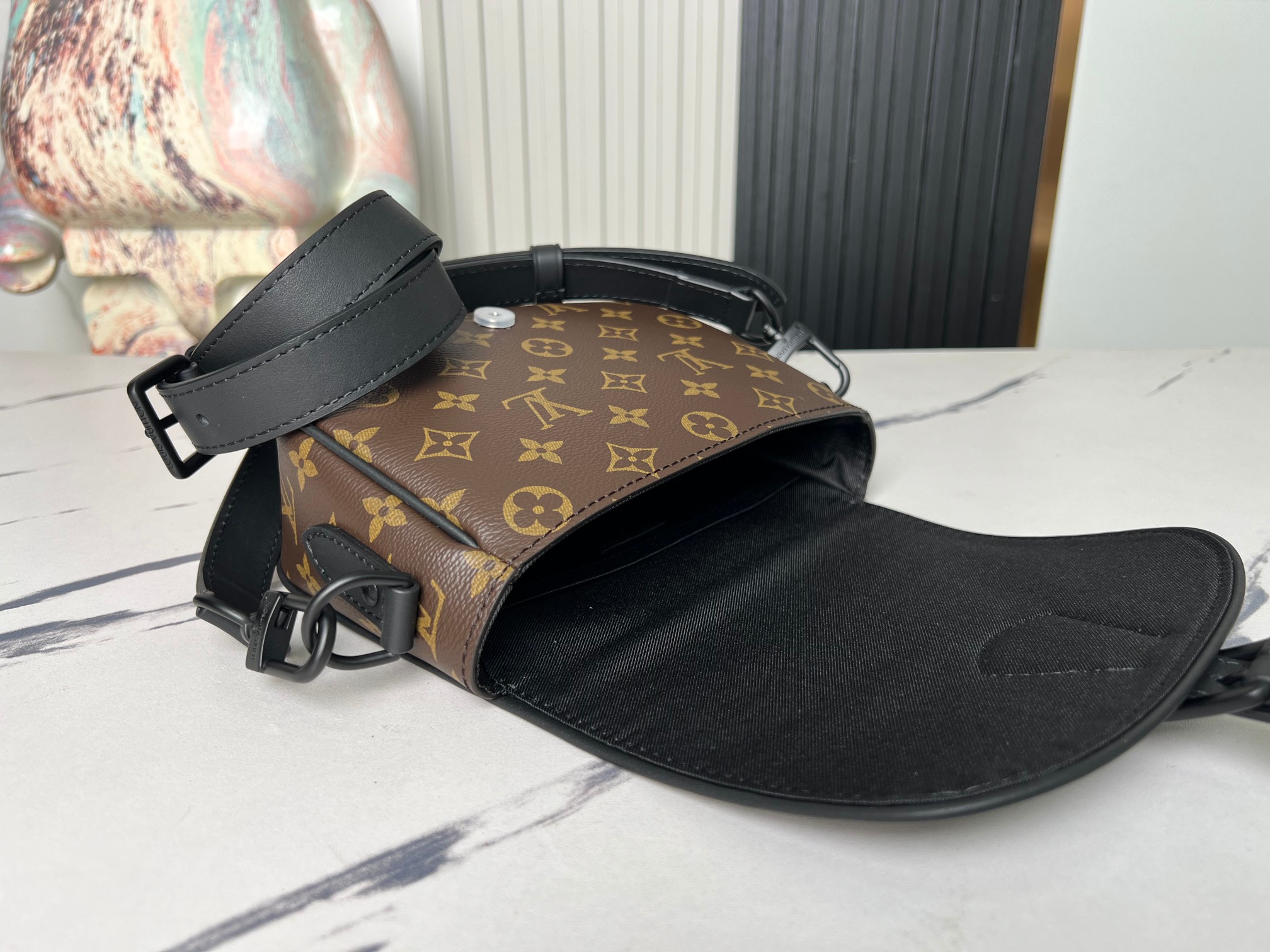 Montsouris Messenger Pm? Monogram Macassar M47060