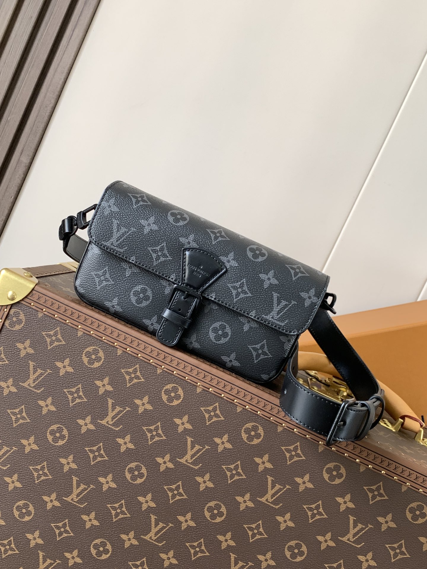 Montsouris Wearable Wallet Black Monogram Eclipse M83567