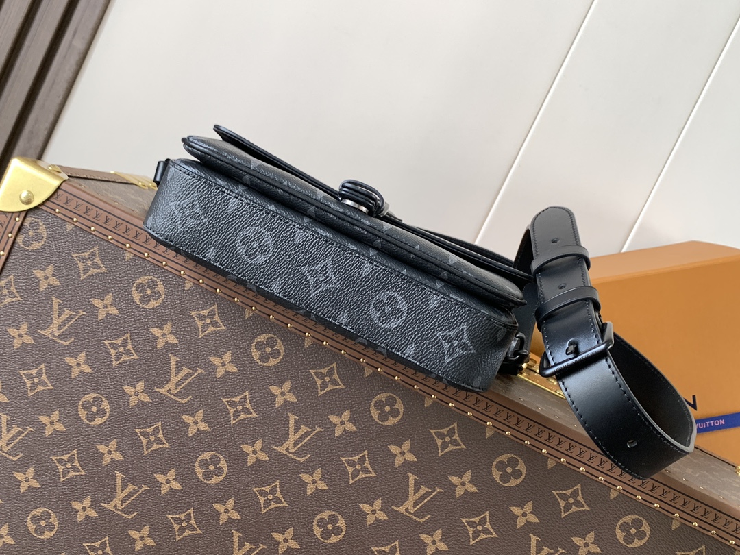 Montsouris Wearable Wallet Black Monogram Eclipse M83567
