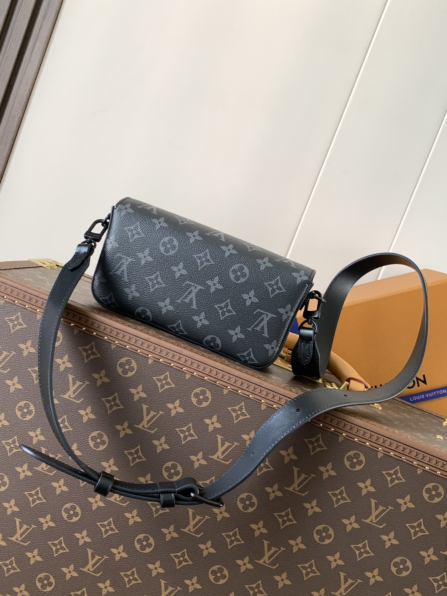 Montsouris Wearable Wallet Black Monogram Eclipse M83567