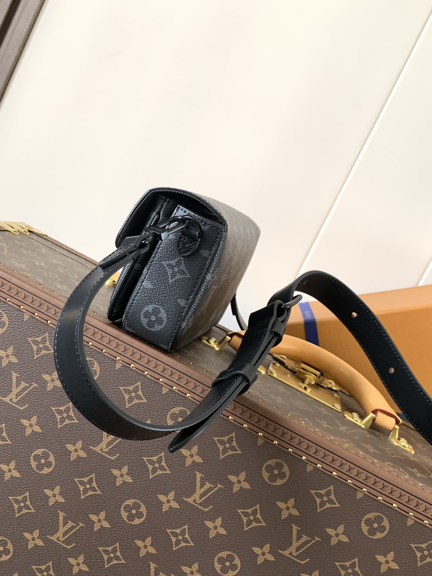 Montsouris Wearable Wallet Black Monogram Eclipse M83567