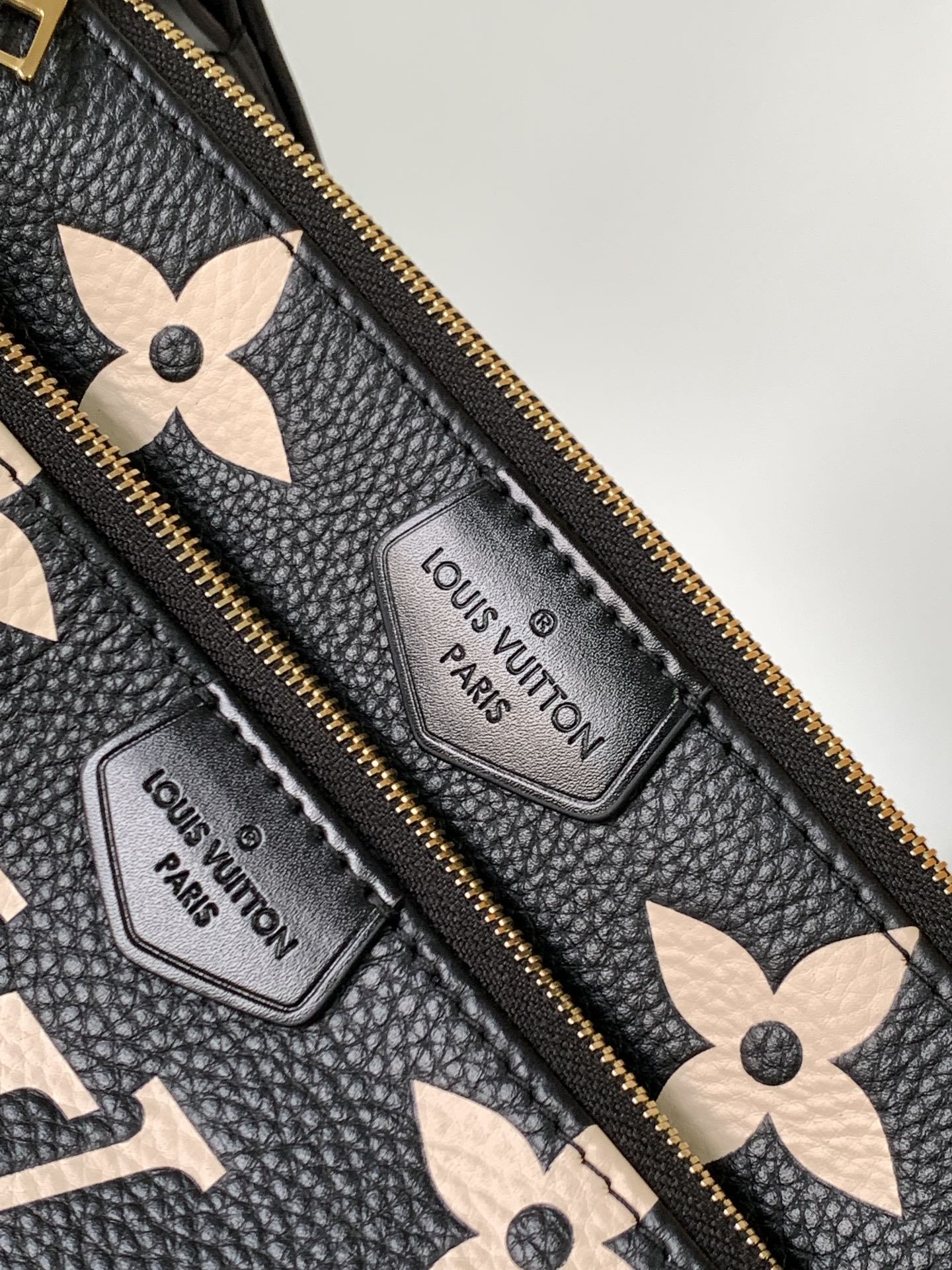 Multi Pochette Accessoires Bicolor Monogram Empreinte Leather Black M45777