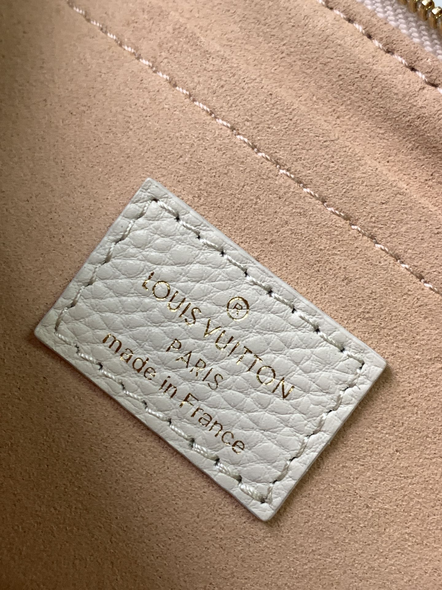 Multi Pochette Accessoires Monogram Empreinte Leather Cream M46568