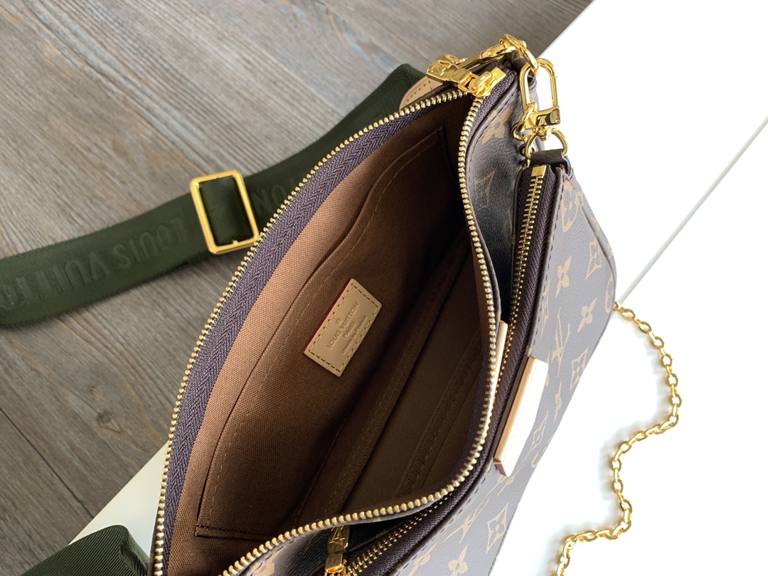 Multi Pochette Accessoires Monogram Green Strap M44813