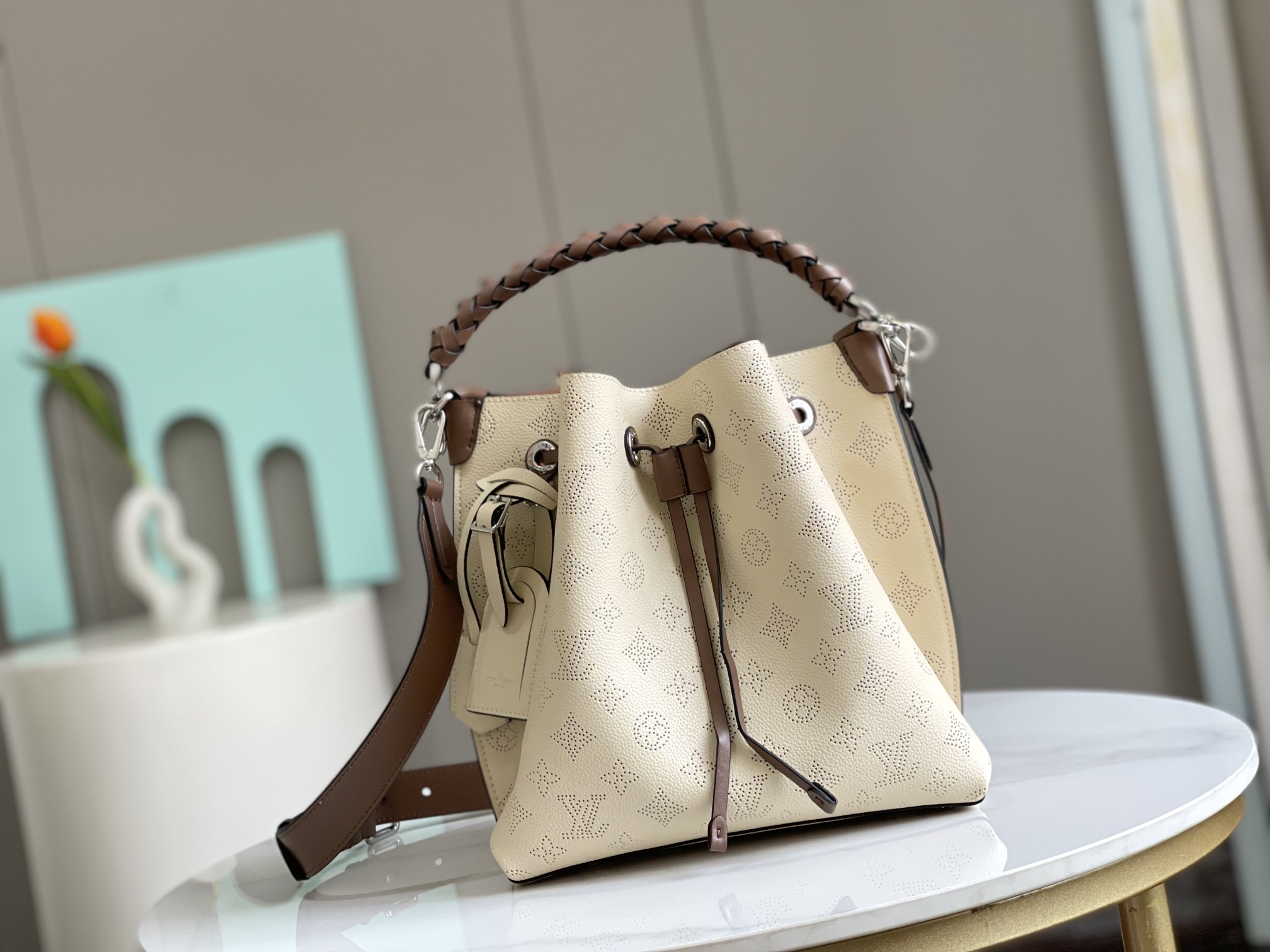 Muria Bag Cream Mahina Leather M55801