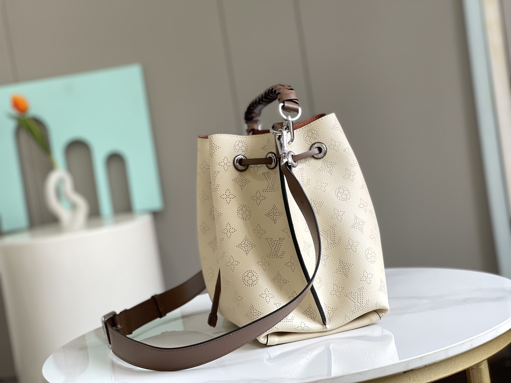 Muria Bag Cream Mahina Leather M55801
