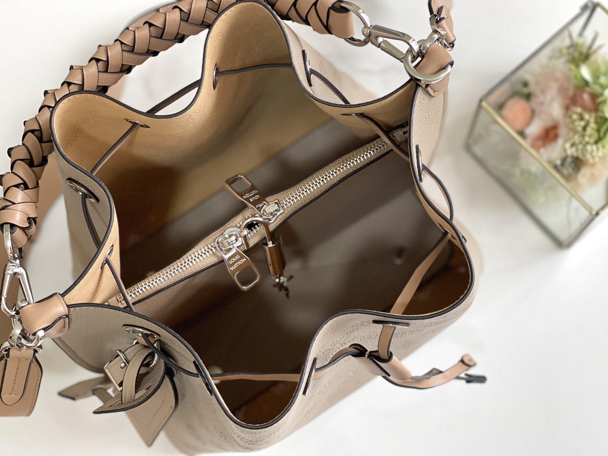 Muria Bag Galet Mahina Leather M55799