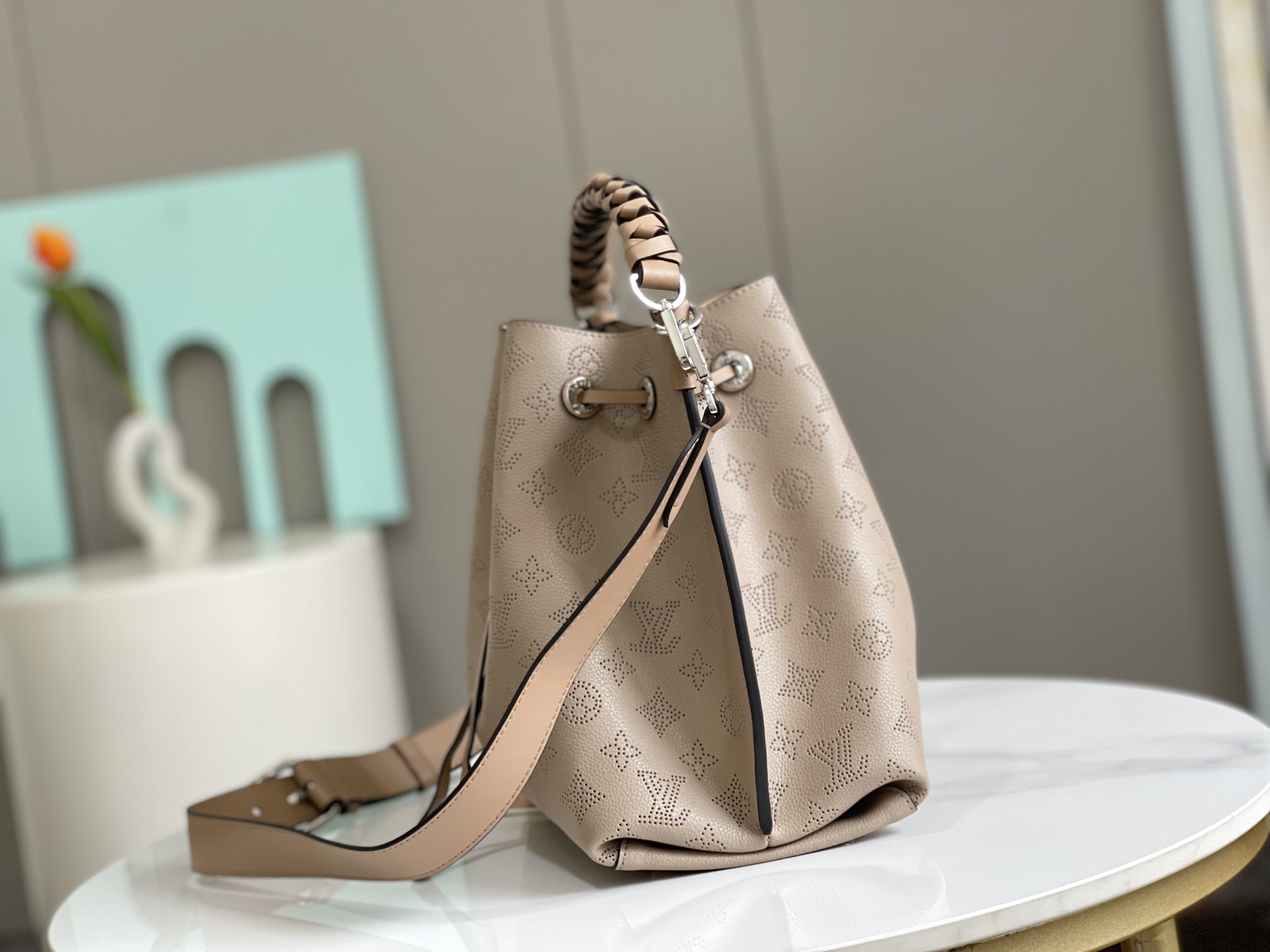 Muria Bag Galet Mahina Leather M55799