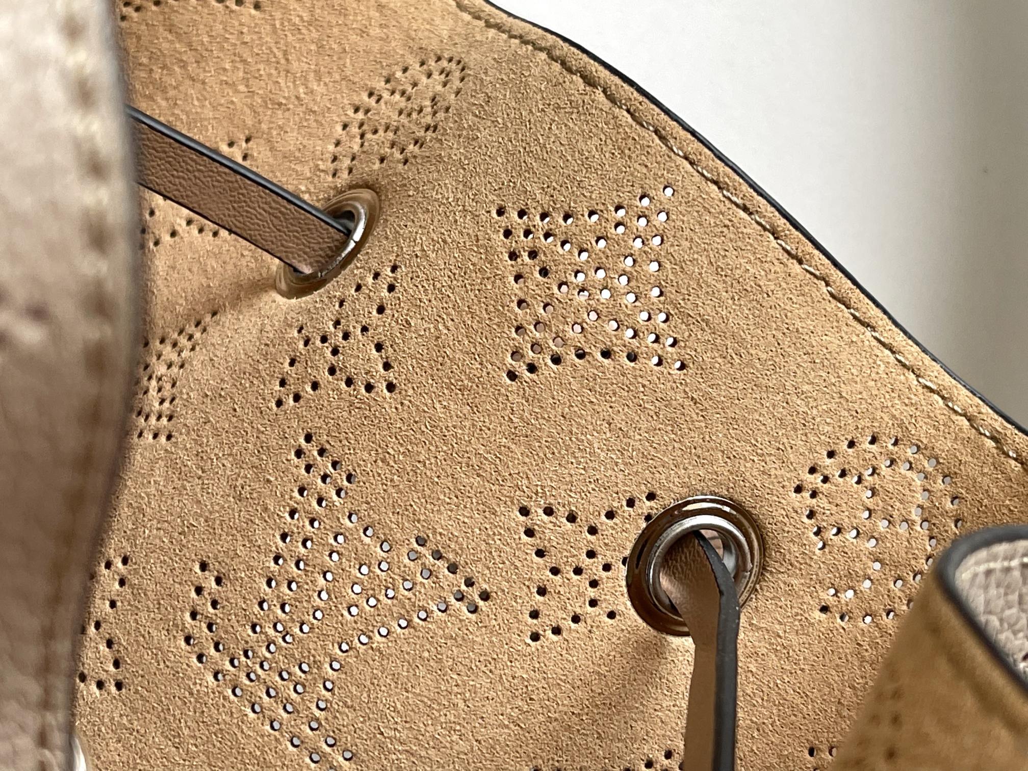 Muria Bag Galet Mahina Leather M55799