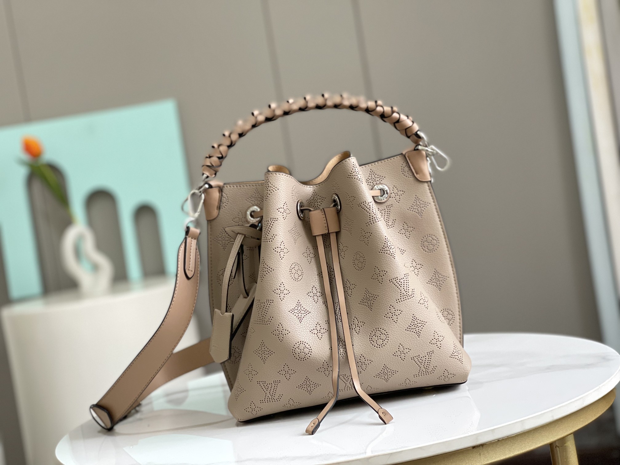 Muria Bag Galet Mahina Leather M55799