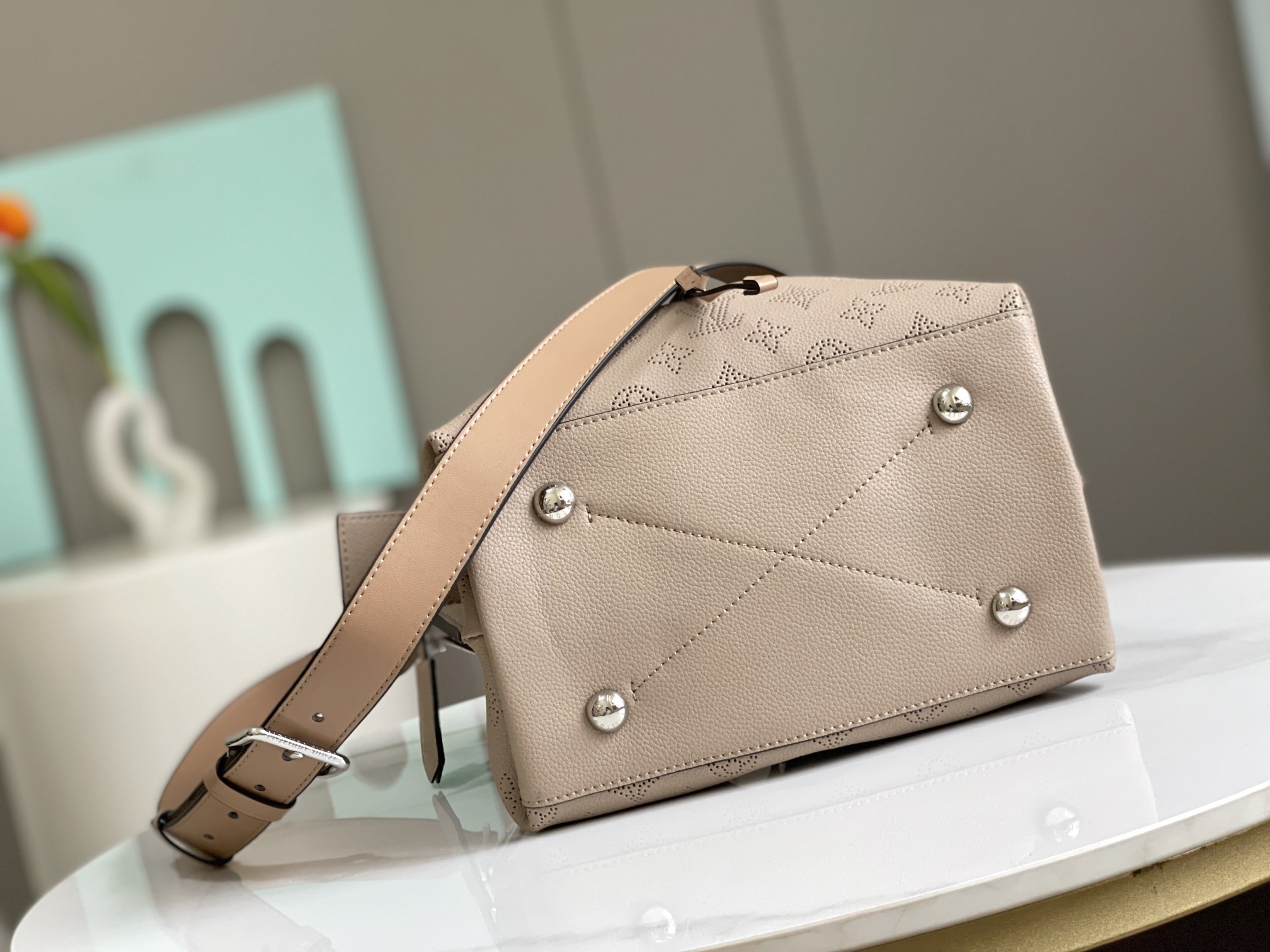 Muria Bag Galet Mahina Leather M55799