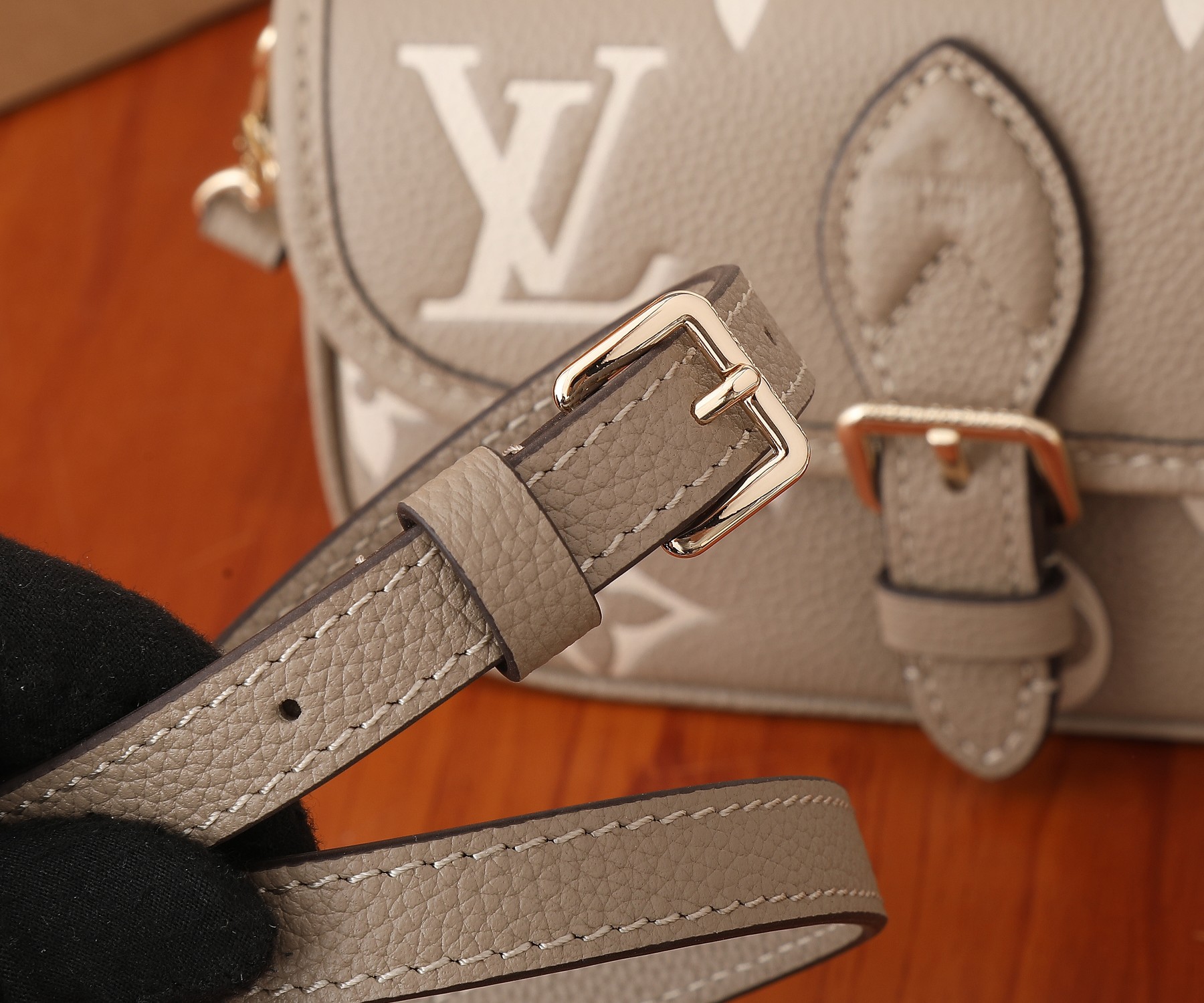 Nano Diane Bicolor Monogram Empreinte Leather Bag Tourterelle Beige / Cream M83300