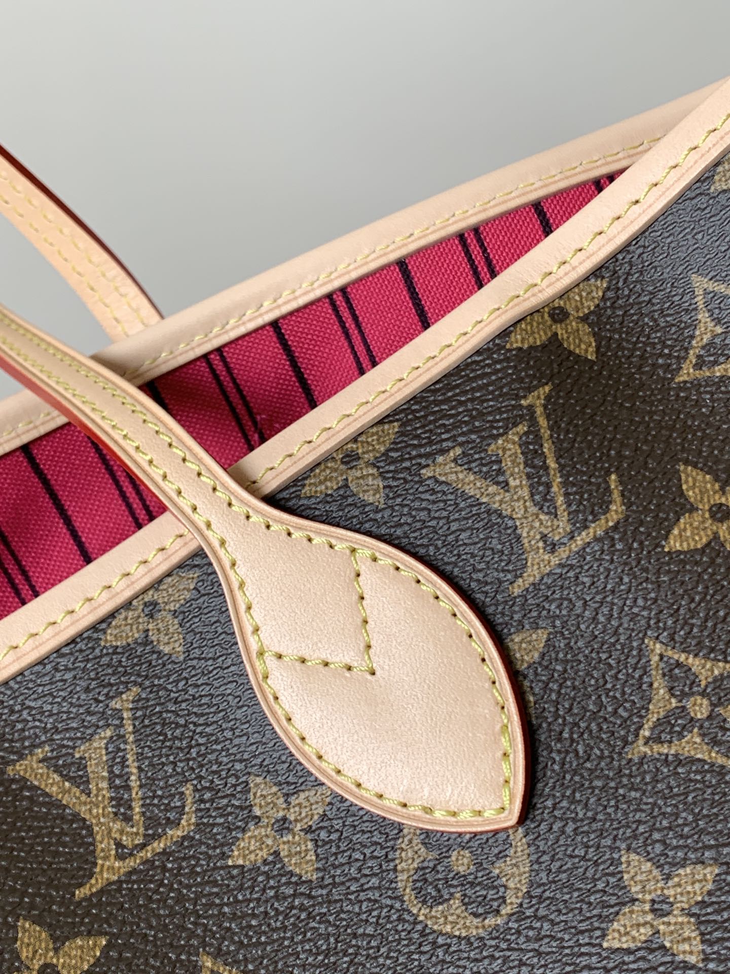 Neverfull Bandoulière Inside Out Mm Monogram Rose Pondichery Reversible M12257