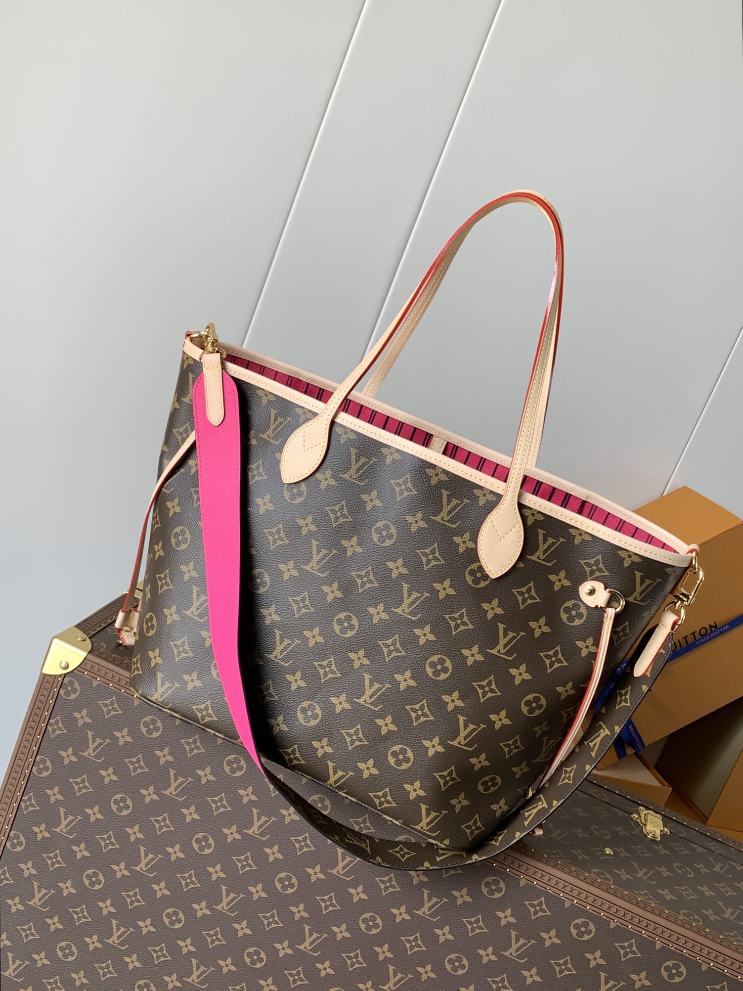 Neverfull Bandoulière Inside Out Mm Monogram Rose Pondichery Reversible M12257