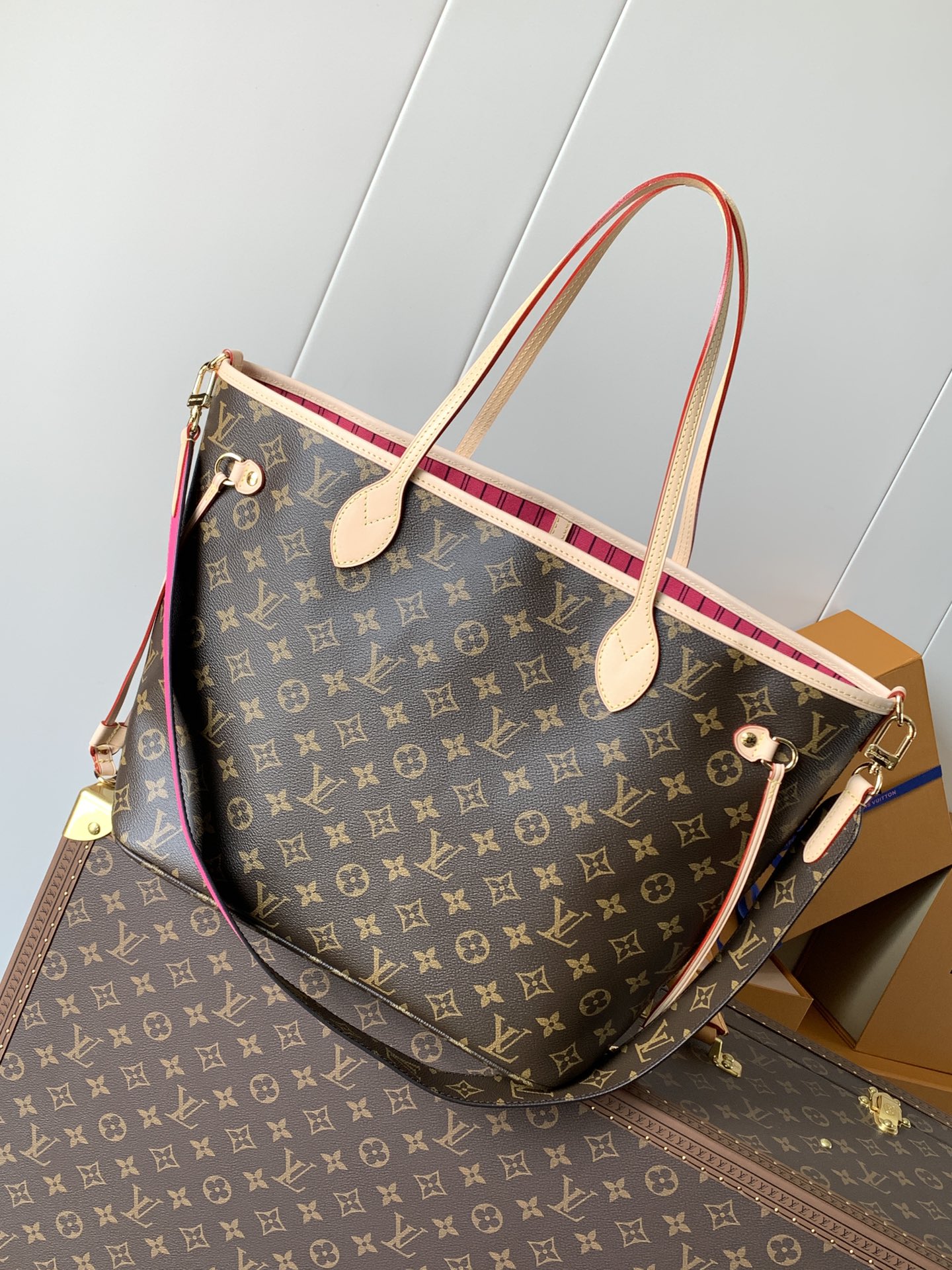 Neverfull Bandoulière Inside Out Mm Monogram Rose Pondichery Reversible M12257