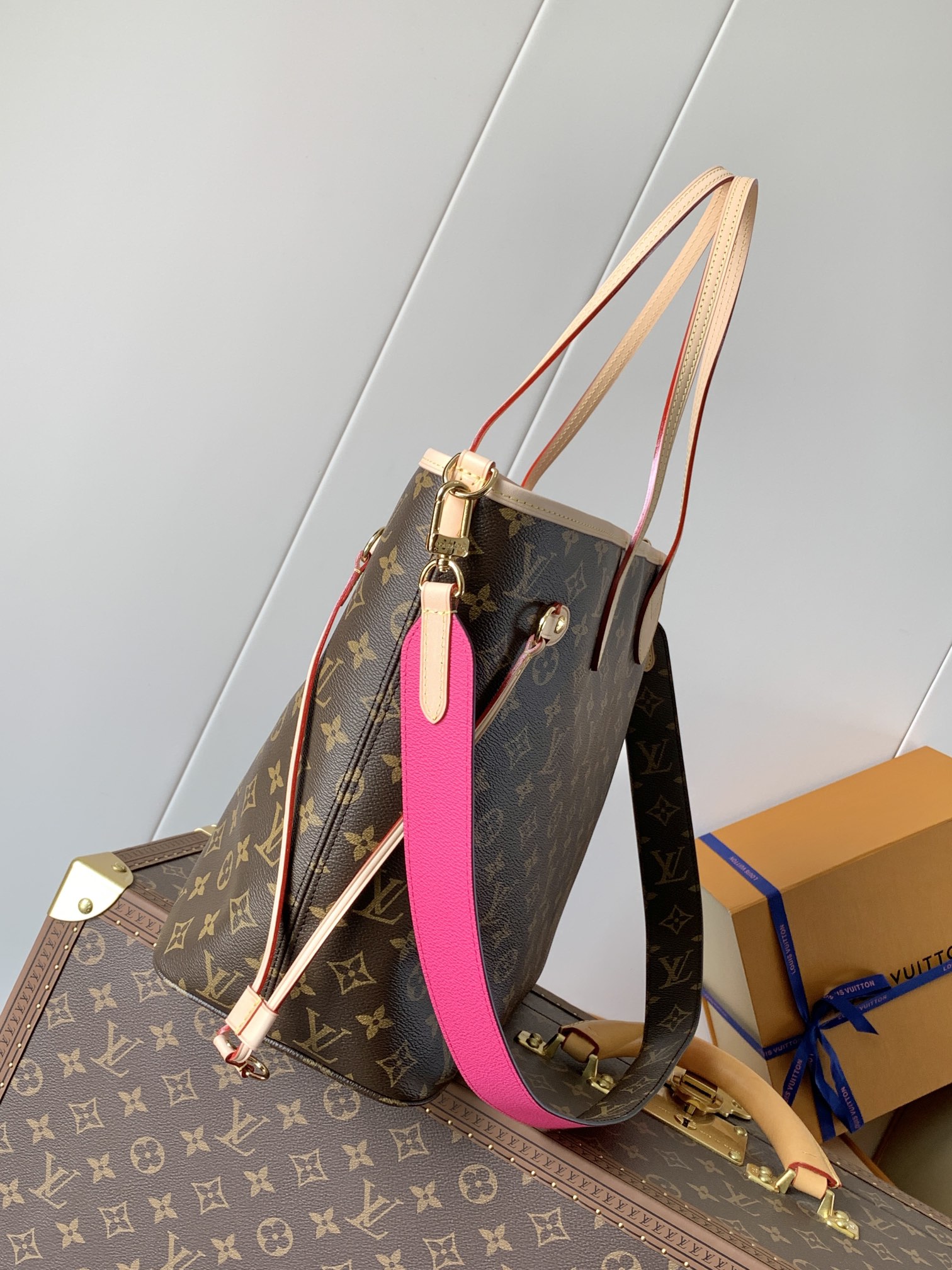 Neverfull Bandoulière Inside Out Mm Monogram Rose Pondichery Reversible M12257
