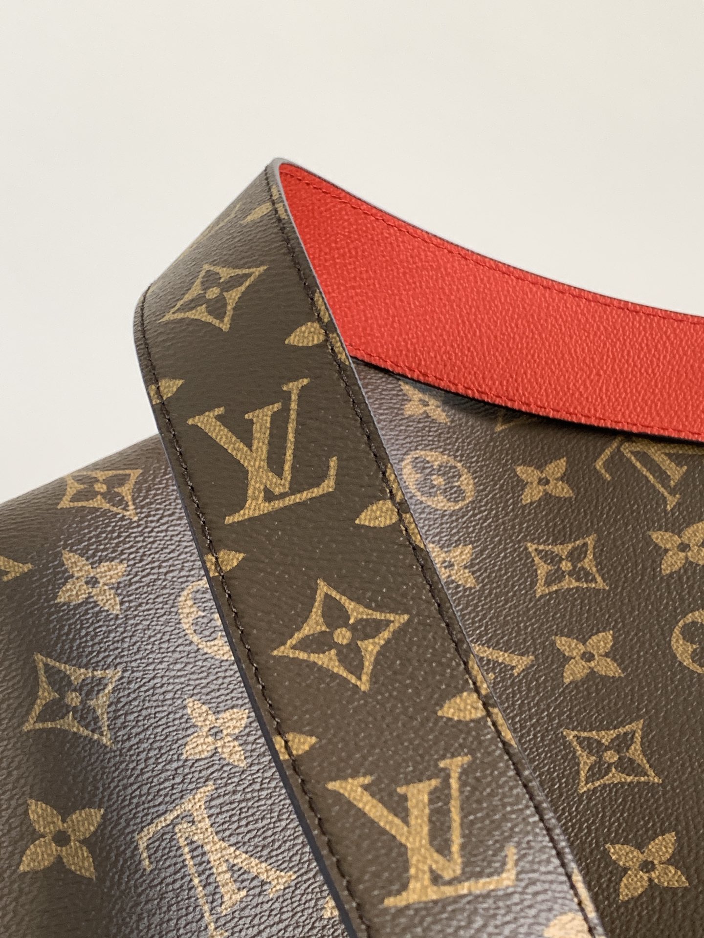 Neverfull Bandoulière Inside Out Mm Monogram Rouge Sari Reversible M12096