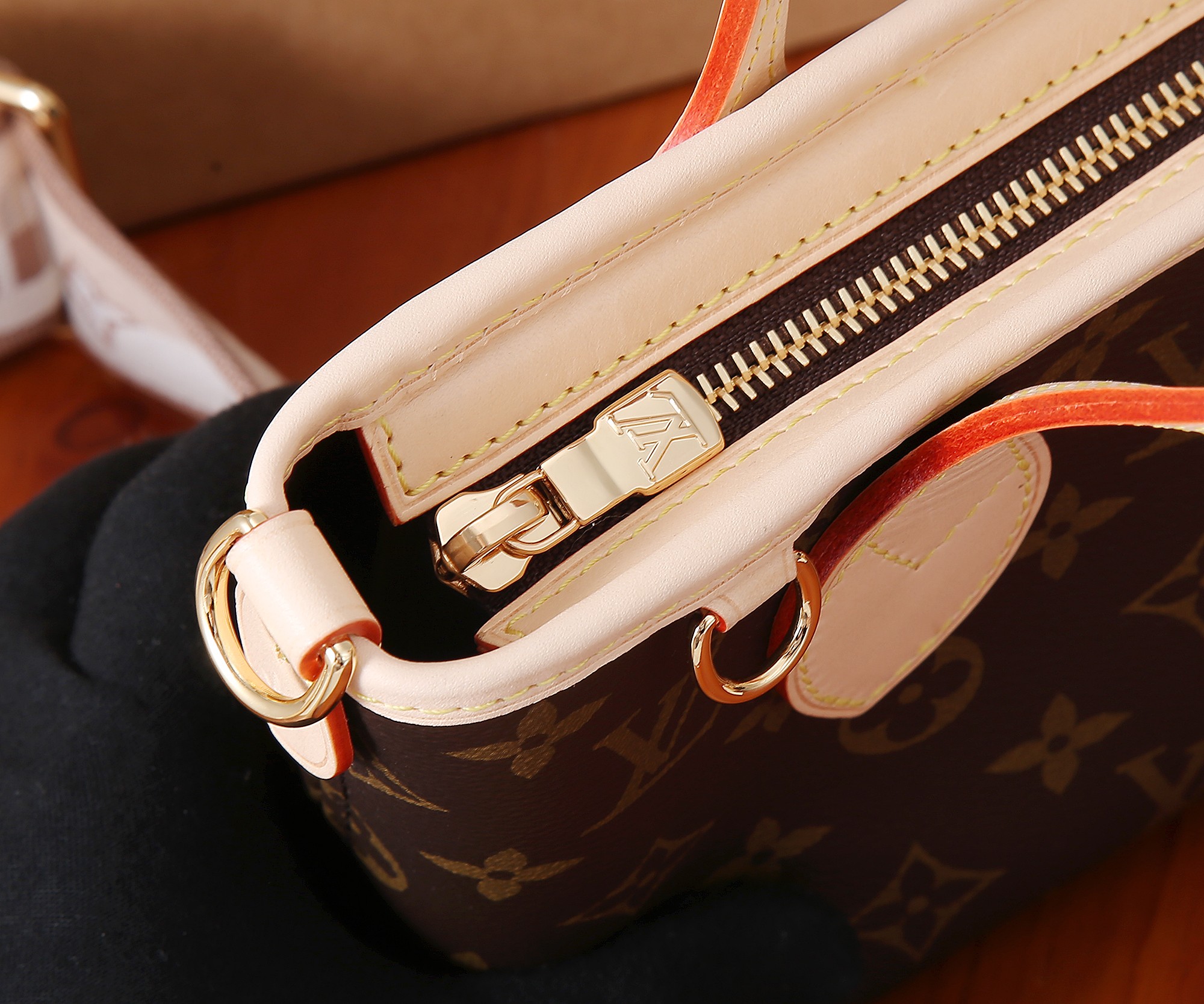 Neverfull Bb Beige Small Size Tote M46705