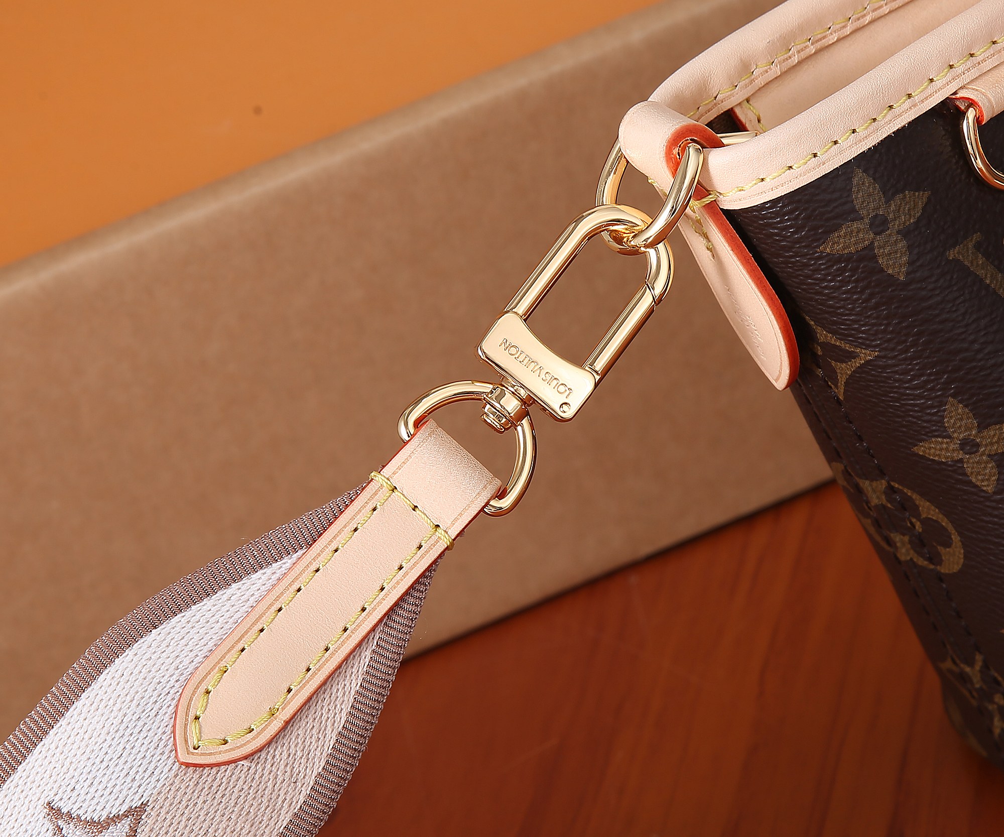Neverfull Bb Beige Small Size Tote M46705