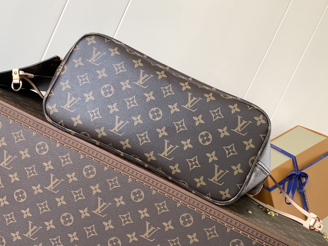 Neverfull Mm Cherry Red Monogram Mid Size Tote M46987