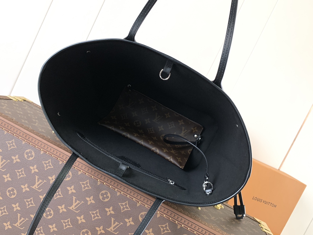 Neverfull Mm Epi Leather Tote Black M11930