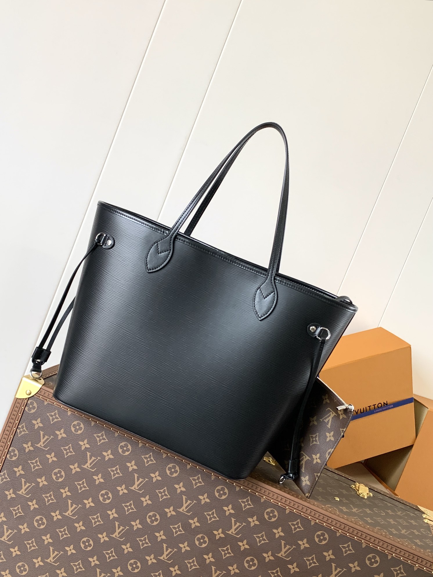 Neverfull Mm Epi Leather Tote Black M11930