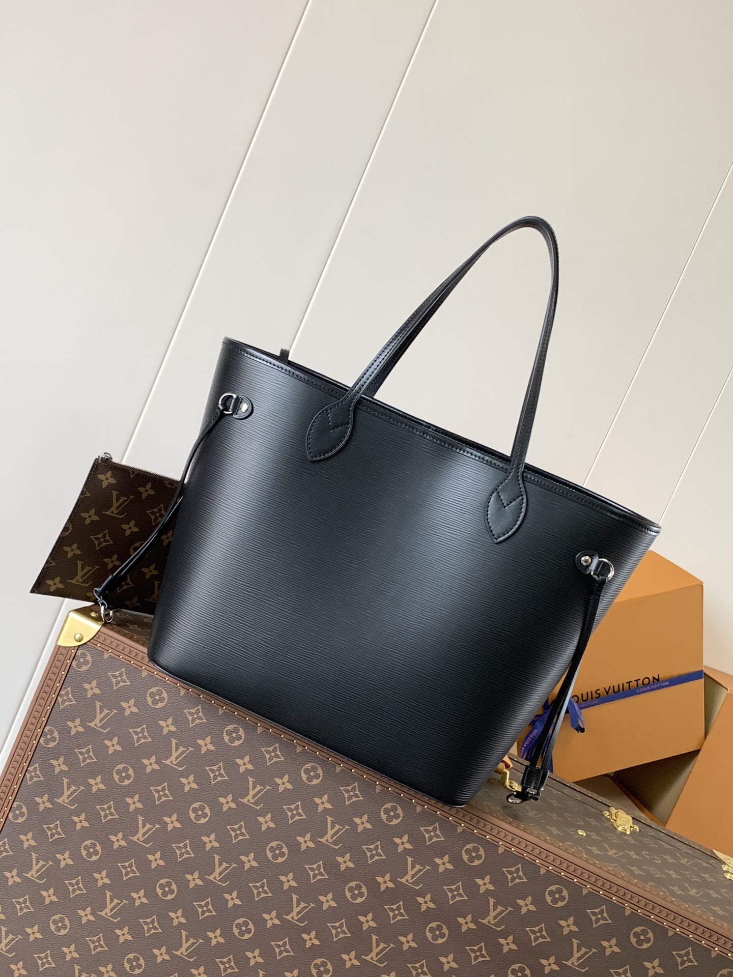 Neverfull Mm Epi Leather Tote Black M11930