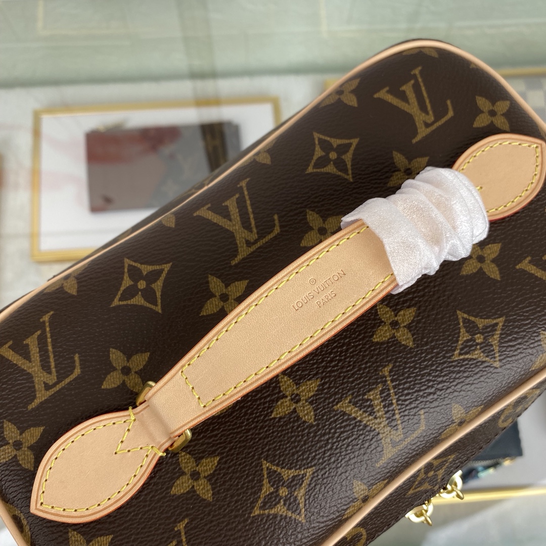 Nice Bb Vanity Pouch Monogram M42265