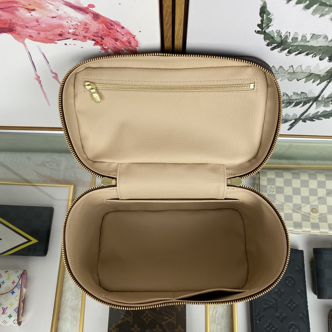 Nice Bb Vanity Pouch Monogram M42265