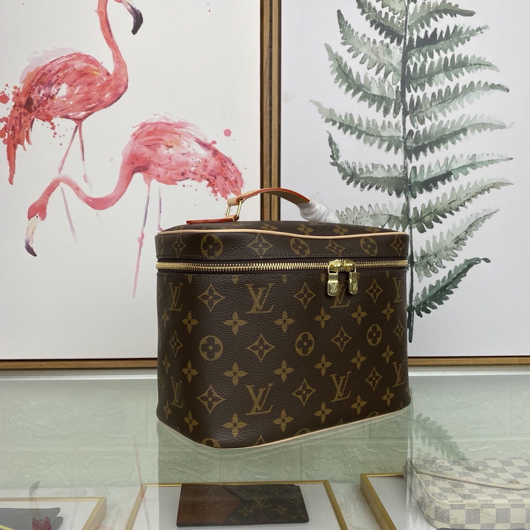 Nice Bb Vanity Pouch Monogram M42265