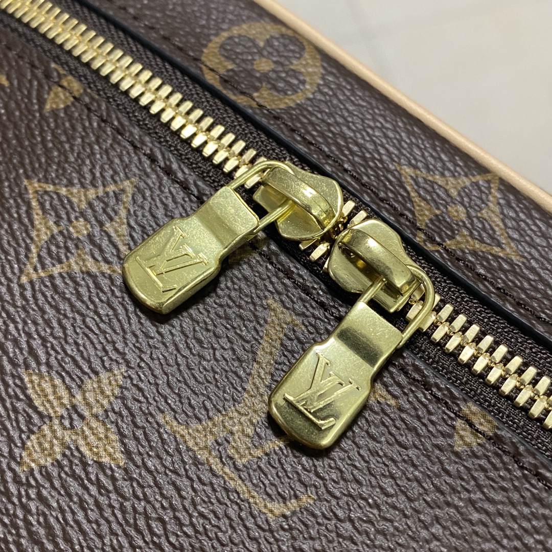Nice Bb Vanity Pouch Monogram M42265