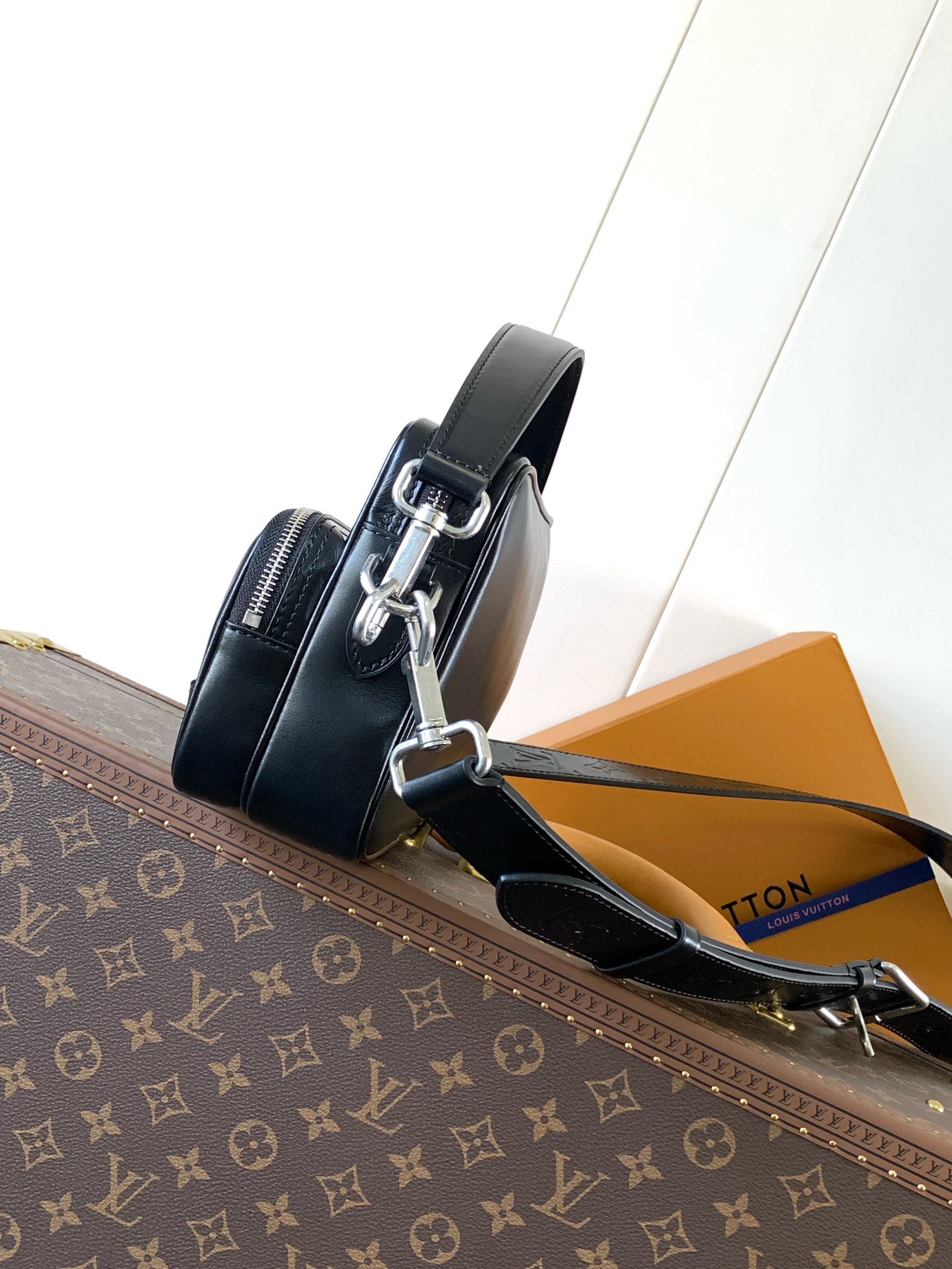 Nil Bag Black Calf Leather M13987