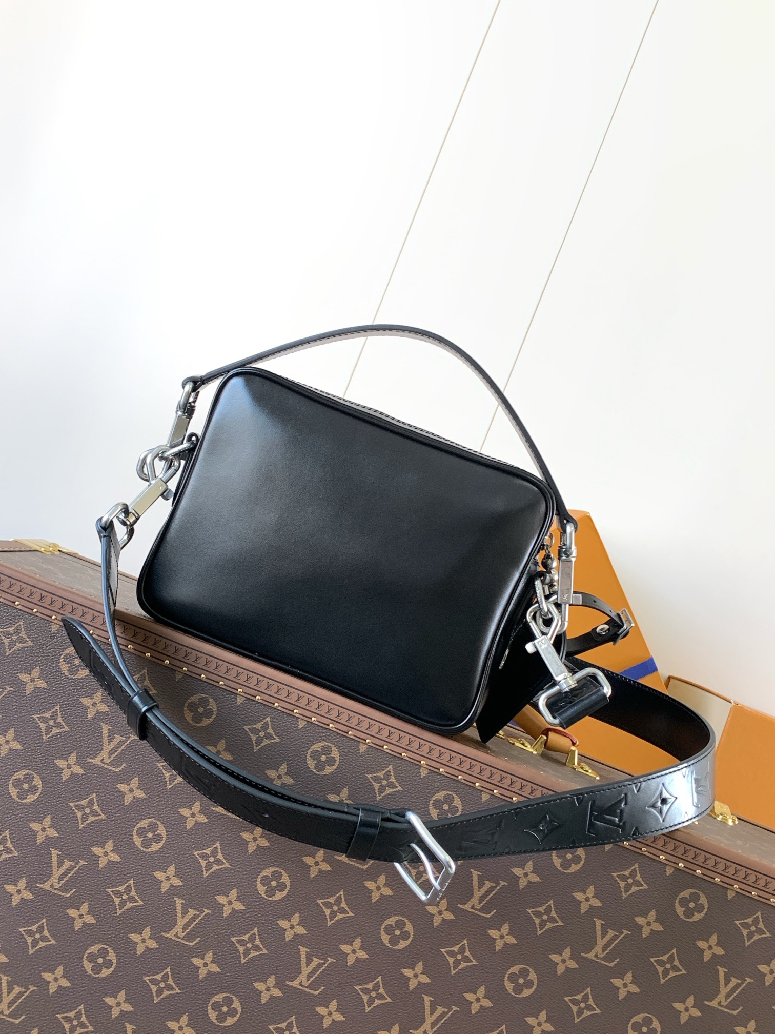 Nil Bag Black Calf Leather M13987