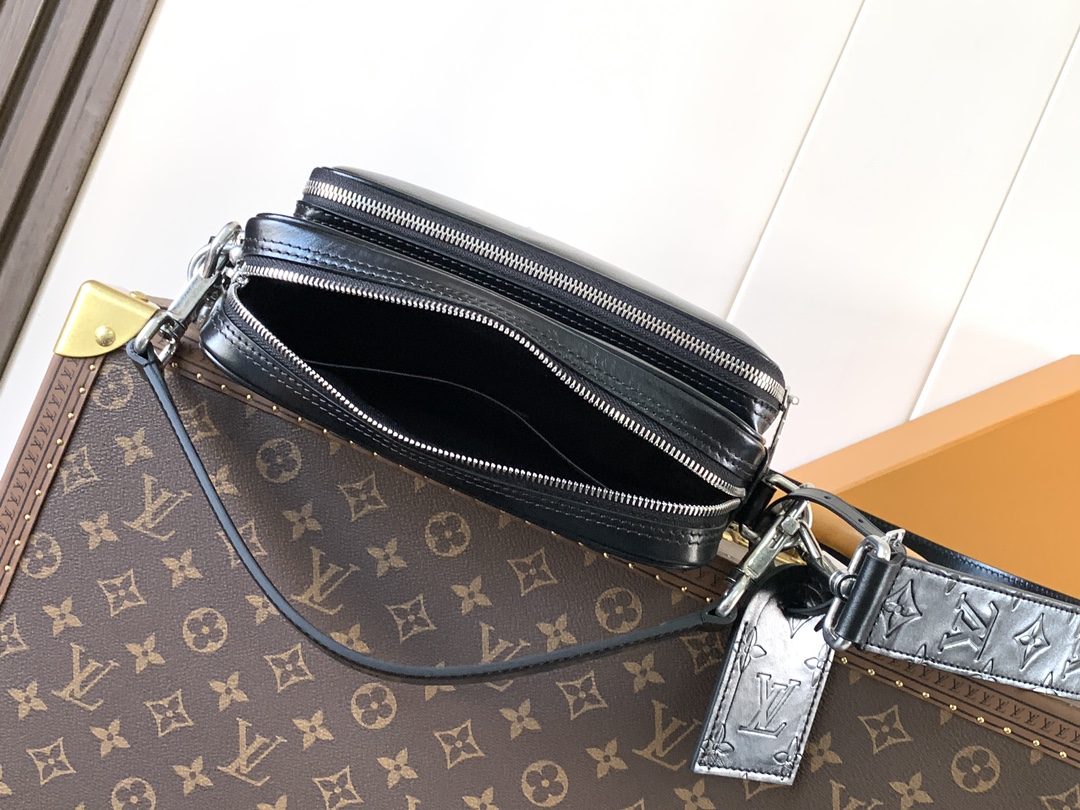 Nil Bag Black Calf Leather M13987