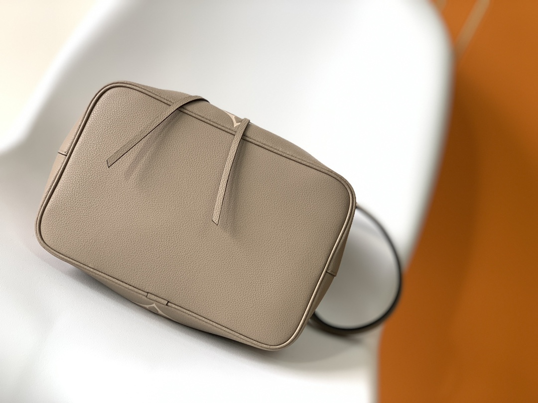 Néonoé Mm Handbags Bicolor Monogram Empreinte Leather Dove/Cream M45555