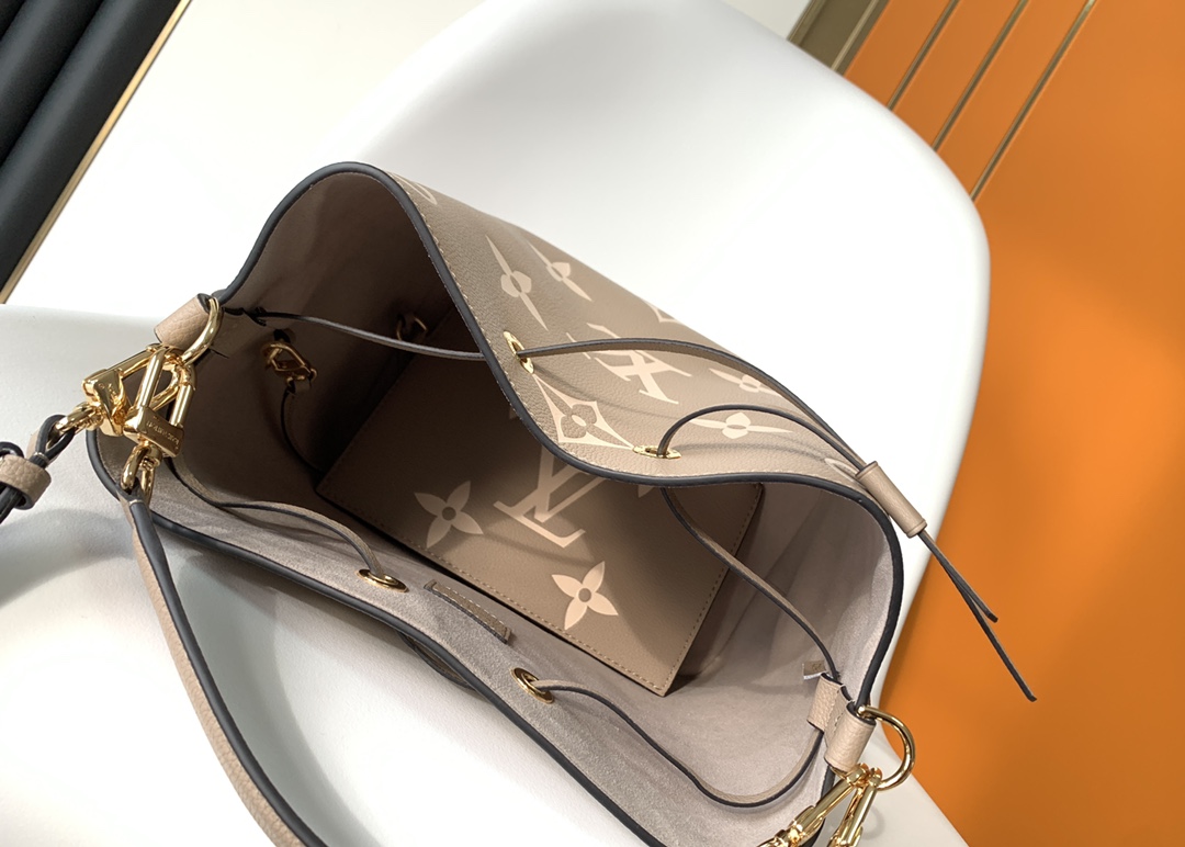 Néonoé Mm Handbags Bicolor Monogram Empreinte Leather Dove/Cream M45555
