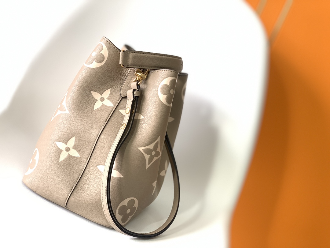 Néonoé Mm Handbags Bicolor Monogram Empreinte Leather Dove/Cream M45555