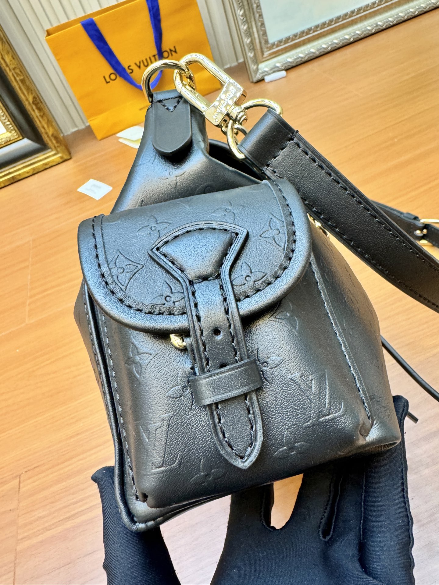 Odyssée Handbags Black Calfskin Leather M25554