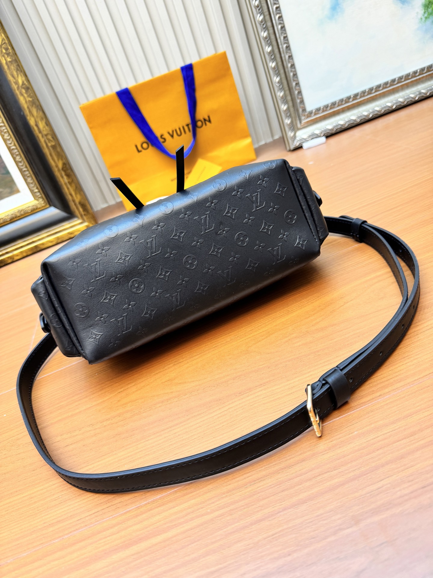 Odyssée Handbags Black Calfskin Leather M25554
